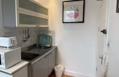 Golborne Apartment | Prime Location, Stylish Studio Flat in Central London