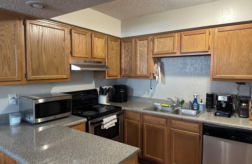 Auburn Apartment | Prime Location, Top Amenities – Walk to Downtown & Auburn Stadium!