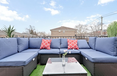Southeast Yonkers House | Prime Luxury NYC ft Balcony+Gameroom+Free Parking!