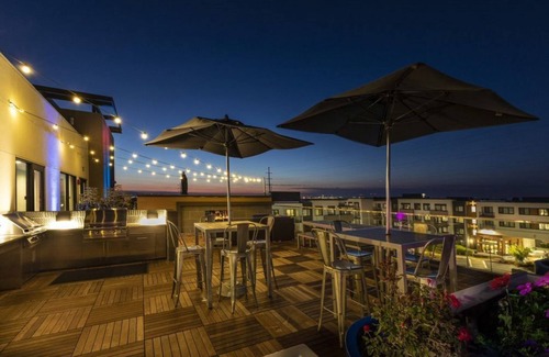 Menlo Park Condo | Prime Menlo Park Location: 2BR Condo with Spectacular Amenities