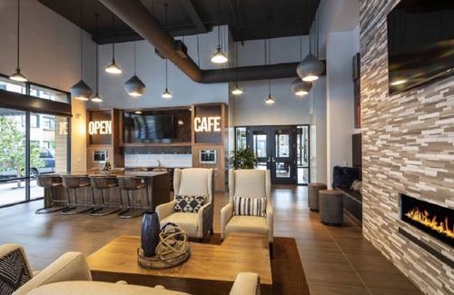 Menlo Park Condo | Prime Menlo Park Location: 2BR Condo with Spectacular Amenities