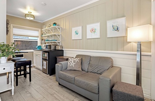 Balboa Peninsula House | Prime Newport Location | Bay Access + Walk to Fun Zone & Dining | Edgewater C