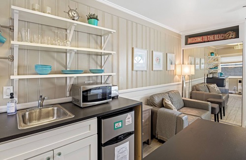 Balboa Peninsula House | Prime Newport Location | Bay Access + Walk to Fun Zone & Dining | Edgewater C