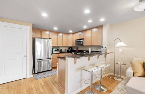 Northgate House | Prime Northgate Retreat near mall, I-5, Light Rail!