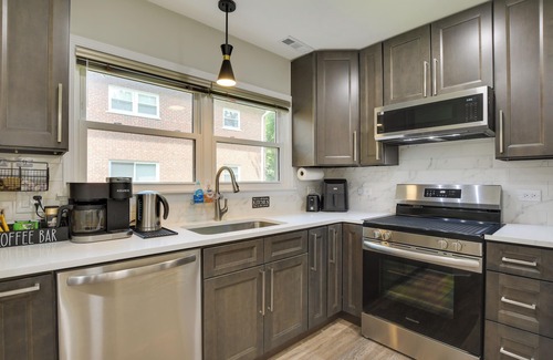 Oak Park Apartment | Prime Oak Park Location: Modern Home w/Yard!