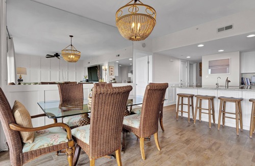 Shell Island Condo | Prime Oceanfront Location: Pool, Balcony & Tennis Court
