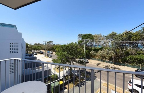 Maroochydore Apartment | Prime position within walking distance to Patrolled beach & all other amenities