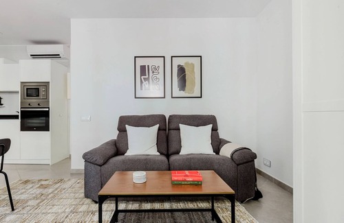 La Sagrada Familia Apartment | Prime Sagrada Familia XBR w/Elevator & Washer, by Blueground