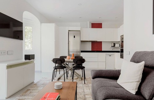 La Sagrada Familia Apartment | Prime Sagrada Familia XBR w/Elevator & Washer, by Blueground