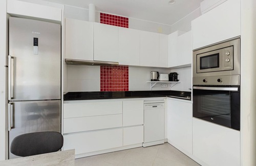 La Sagrada Familia Apartment | Prime Sagrada Familia XBR w/Elevator & Washer, by Blueground