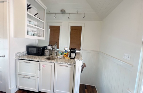Seaside Cottage | Prime Seaside location 59 ft to Beach Access, 2 Min to Amphitheater + 2 Bikes