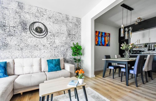 Sofia City Center Apartment | Prime Spot for 5 | Full Kitchen | Wi-Fi | AC