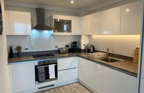 Salford Apartment | Prime Suite 2 Bed Apartment with Rooftop Terrace