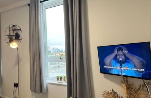 Salford Apartment | Prime Suite 2 Bed Apartment with Rooftop Terrace