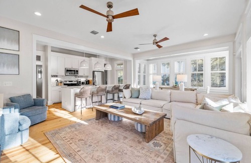 Watercolor House | PRIME WATERCOLOR LOCATION! HEATED POOL, LSV, 6 BIKES! STEPS to BEACH CLUB! PET
