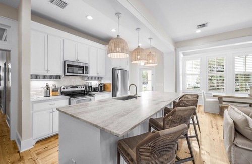 Watercolor House | PRIME WATERCOLOR LOCATION! HEATED POOL, LSV, 6 BIKES! STEPS to BEACH CLUB! PET