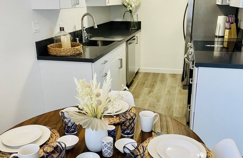 Sawtelle Apartment | Prime West LA cozy 2bd/2ba with balcony-UCLA SMC Santa Monica Beach