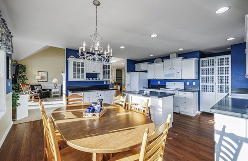 Long Beach House | Primetime Beachfront Memories+HotTub/PingPong+FREE NIGHTS