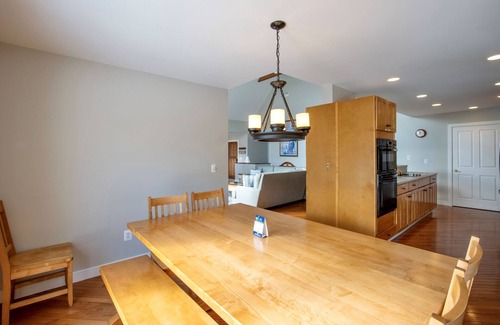 McHenry Ski Chalet | Primo Vista! Spectacular views, Dock Slip, Hot Tub