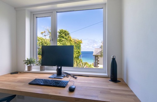 St Ives House | Primrose Cottage – Parking - Sea Views - Sleeps 6 - Dog Friendly