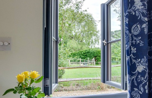 Mayfield House | Primrose Lodge - One Bedroom House, Sleeps 2