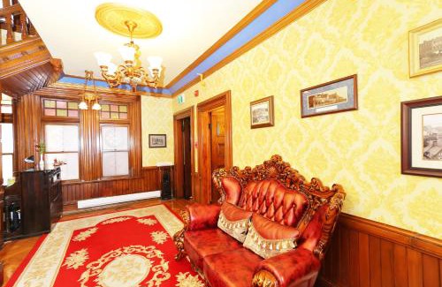Queens Square Hotel | Prince inn