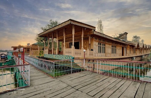 Dal Lake Boat Rental | Prince of Kashmir Luxury Houseboat