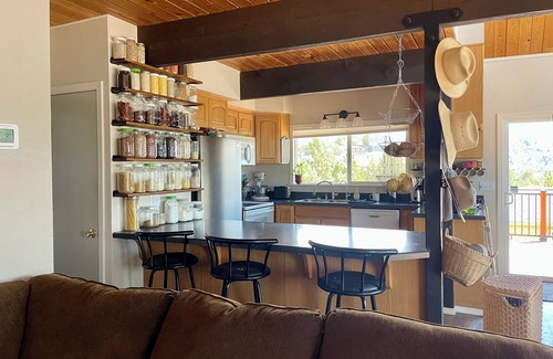 Prineville Ski Chalet | Prineville Reservoir Lake House: Boat Pkg, Kayaks, Paddle Boards, & Beach Access