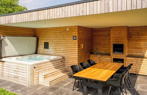 Maastricht Villa | Prinsenvilla Wellness Waterfront - 4 bedrooms/4 bathrooms