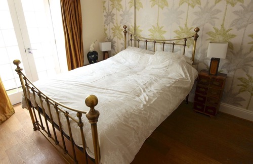 York Apartment | Priory House, No 1 - Two Bedroom Apartment, Sleeps 6