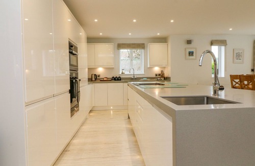 Barnstaple House | PRIORY HOUSE, pet friendly, character holiday cottage in Barnstaple