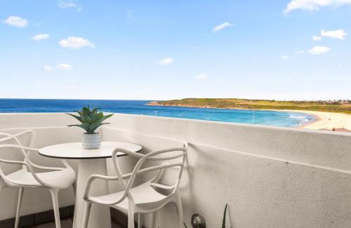 Maroubra Apartment | Pristine 2-Bed With Expansive Beach Views