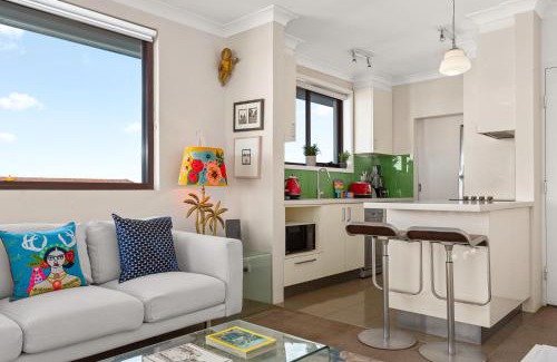 Maroubra Apartment | Pristine 2-Bed With Expansive Beach Views