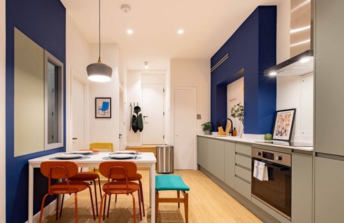 Angel Apartment | Pristine Apartment - Minutes from Angel Tube St