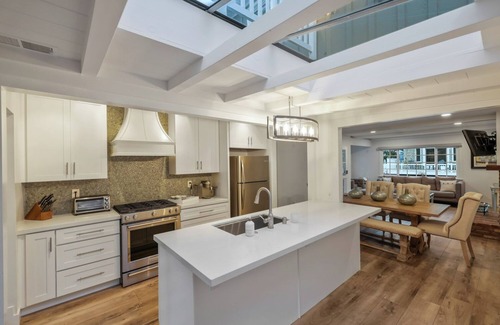 Balboa Island House | Pristine Balboa Harborside Retreat, with AC and Private Patio - 3BR/2BA
