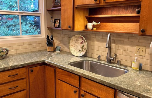 Donner Lake Woods Cabin | Pristine Charming Cabin, Part Time or Full Time Winter Lease 2025