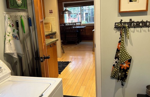 Donner Lake Woods Cabin | Pristine Charming Cabin, Part Time or Full Time Winter Lease 2025