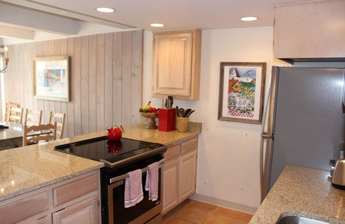 Vail Condo | Pristine Condo, Walk To Lifts, 2 Fireplaces, 3 Balconies, Mountain Views!