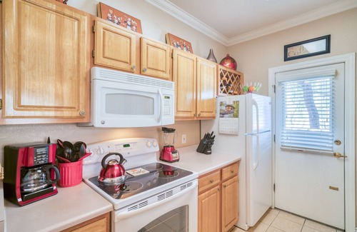 Deer Valley House | Pristine Top Floor Condo With Access To Clubhouse & Pools by RedAwning