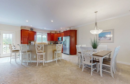 West Ocean City House | Pristine West OC townhome close to shopping, w/kitchen, washer/dryer & free WiFi
