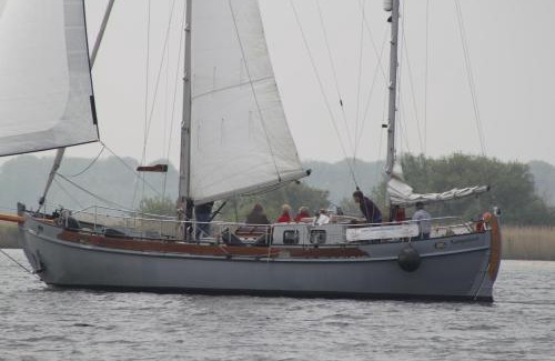 Municipality of Noord-Beveland Bed & Breakfast | Privé B&B Zeilboot Noorderlicht