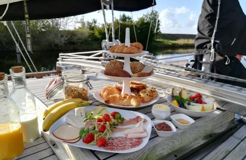 Municipality of Noord-Beveland Bed & Breakfast | Privé B&B Zeilboot Noorderlicht