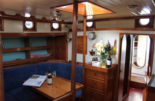 Municipality of Noord-Beveland Bed & Breakfast | Privé B&B Zeilboot Noorderlicht