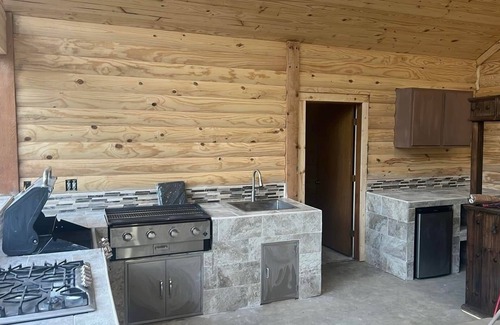 Jefferson Cabin | Priv 80ac EHR hidden gem spa retreat out-adventure ATV trails fish & relaxation