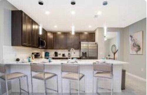Indian Point House | Privacy, Disney 20 minutes,brand new house!
