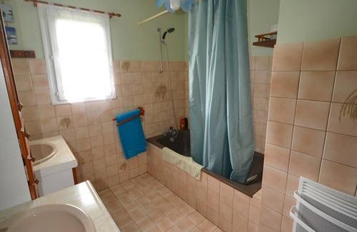 Saint-Paul-du-Vernay Resort | Private room ∙ 3 guests
