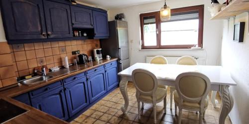 Kassel House | Privat Haus mit Garten eigener Küche und Badezimmer WC für 6 Pers in Kassel Wilhelmshöhe