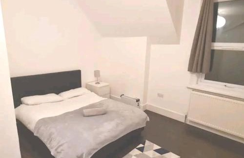 Ealing Common Apartment | Private 1 Bed apartment, by Ealing Common Station