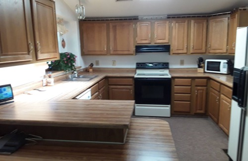 Robertson House | Private 10-room house. Safe, Secluded, Surrounded by lakes, rivers, & creeks!