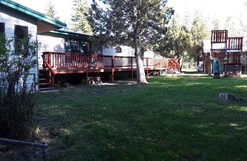 Robertson House | Private 10-room house. Safe, Secluded, Surrounded by lakes, rivers, & creeks!